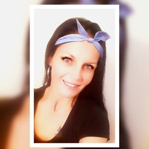 Meet your Posher, Debi